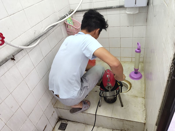 和平肥皂掉到马桶里把马桶堵住了怎么办？马桶堵住了怎么办